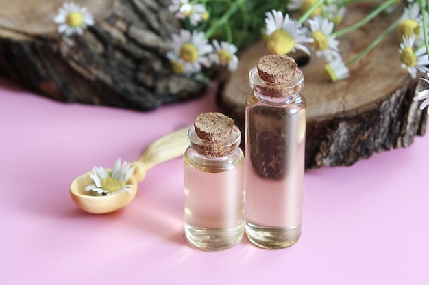 Teinture à base de plantes, essence dans des bouteilles en verre