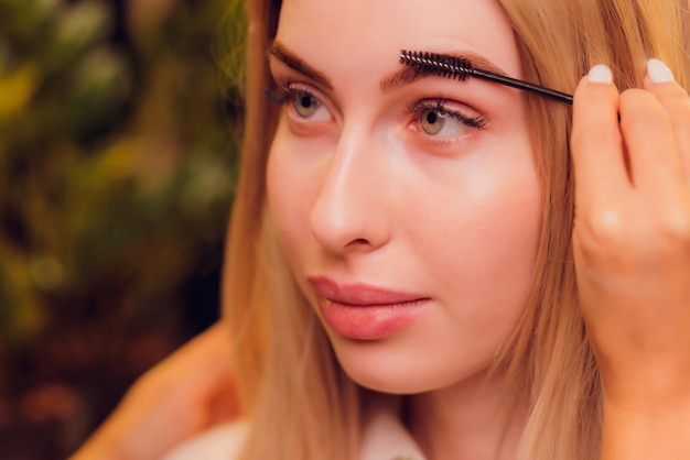 Teinture des sourcils au henné naturel