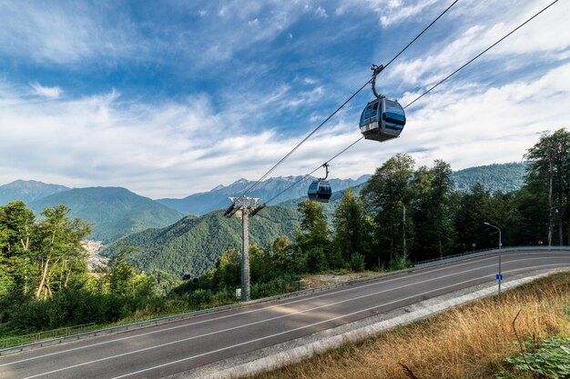 Téléphérique de montagne Journée d'été ensoleillée