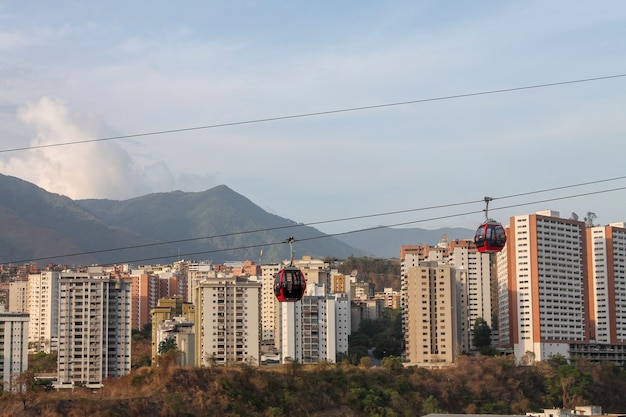 Téléphérique vu de Palo Verde à Caracas, Venezuela