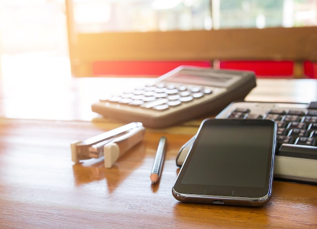 Téléphone intelligent sur un clavier