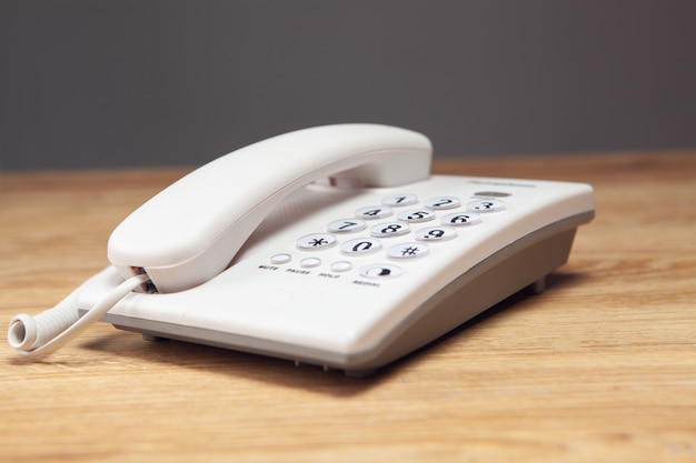 Téléphone à la maison sur la table