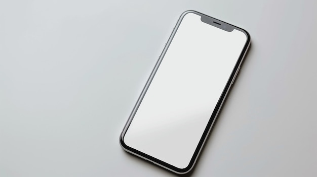 téléphone mock-up dans la main de la femme montrant l'écran blanc