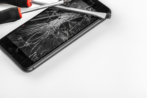 Téléphone portable avec écran cassé