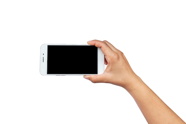 Téléphone portable avec écran noir dans les mains de l'homme isolé sur fond blanc avec le chemin de détourage.