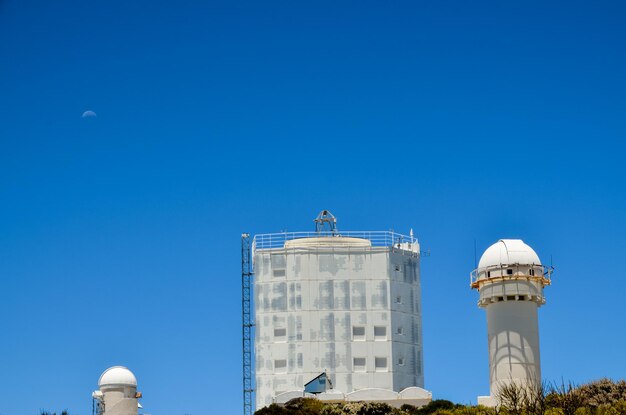 Télescopes de l'Observatoire astronomique du Teide à Tenerife, Espagne.