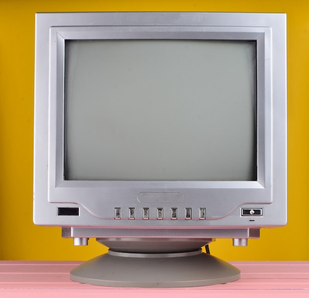 Photo télévision rétro des années 80 en gros plan.