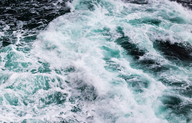 Tempête dans la vue de dessus de l'océan