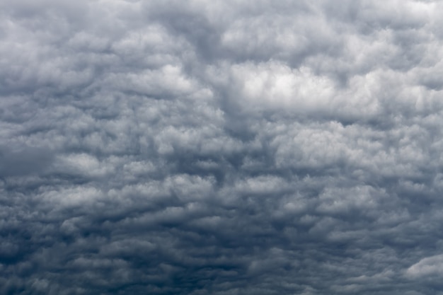 Tempête grise sinistre