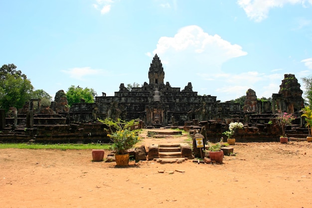 Le temple de Bakong à Roluos