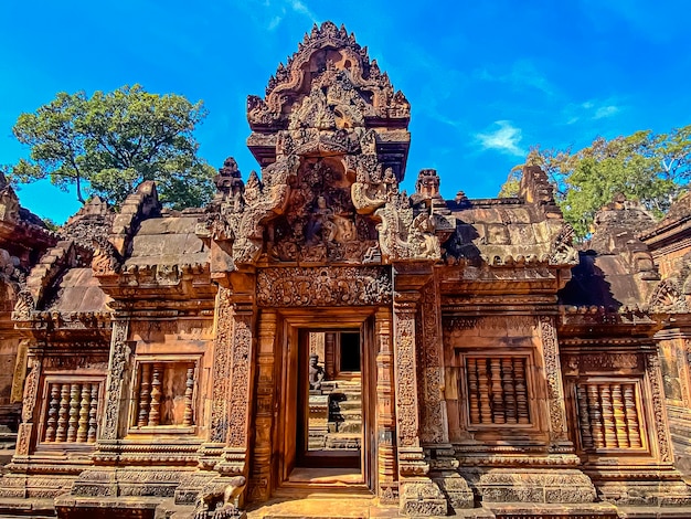 Le temple de Banteay Srei a été construit en l'honneur du dieu Shiva de la civilisation khmère Angkor Cambodge