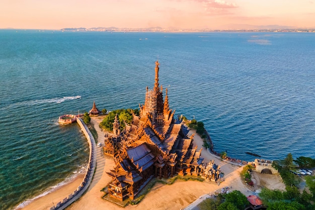 Le temple en bois du Sanctuaire de la Vérité à Pattaya, en Thaïlande