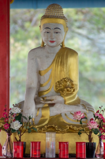 Temple bouddhiste de Dag Shang Kagyu à Panillo Aragon Espagne Détails dans un temple bouddhisme Dag Shan