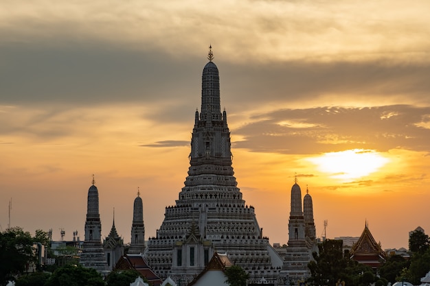 Temple célèbre en Thaïlande (Wat Arun)