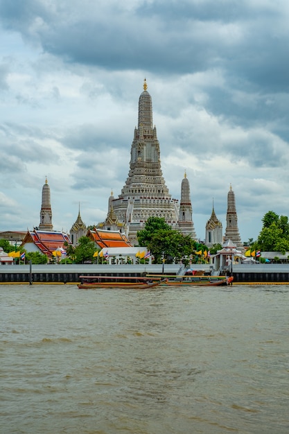 Temple célèbre en Thaïlande (Wat Arun)