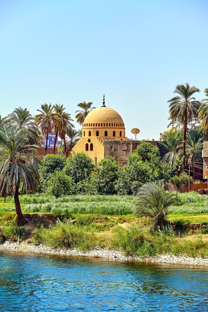 Temple de la côte du Nil Egypte