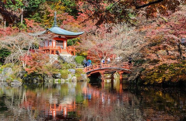 Temple Daigo-ji avec couleur d'automne des érables à Kyoto, Japon