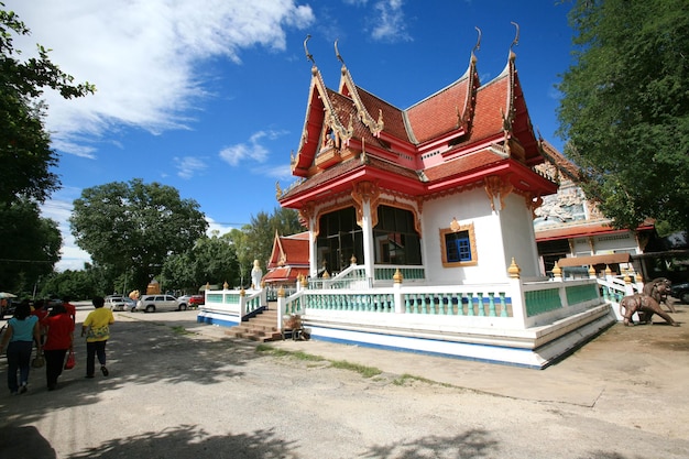 Photo un temple dans les montagnes du laos