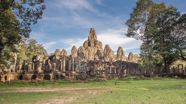 Temple du Bayon. l'ancien temple de pierre. Le Bayon est l'un des sites du patrimoine mondial de l'UNESCO au temple AnPrasat Bayon, Angkor Thom, est une attraction touristique populaire à Siem Reap, Cambodge au Cambodge