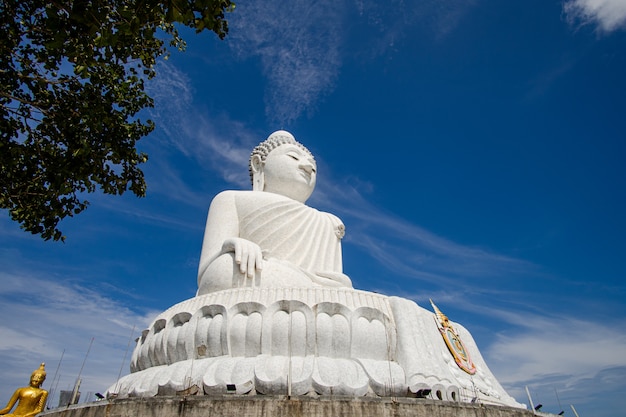 Le temple du Grand Bouddha (Phraphutthamingmongkhol-akenagakhiri), Phuket, Thaïlande.