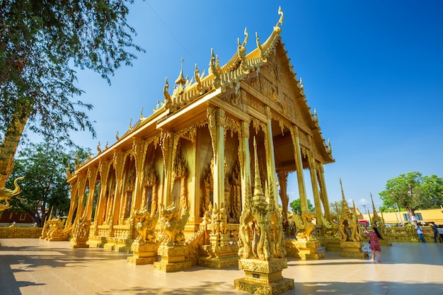 Le temple Golden Chapel de Wat Pak Nam (Joe Low) est un temple bouddhiste
