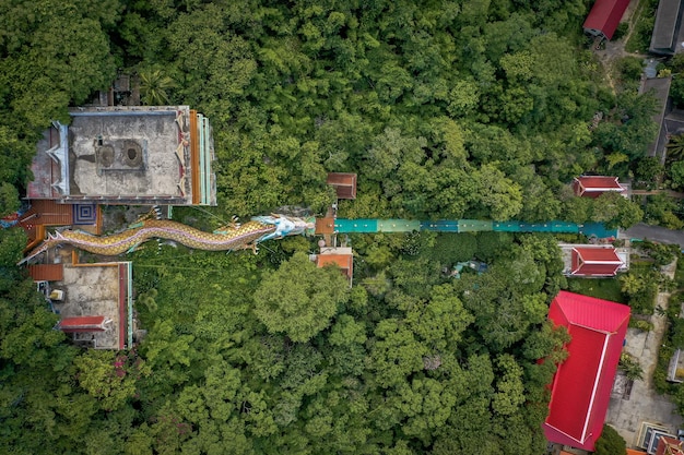 Temple et grotte de Wat Ban Tham à Kanchanaburi en Thaïlande