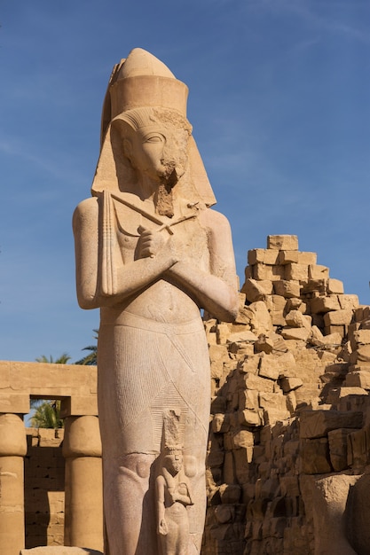 Temple de Karnak Sculptures colossales de l'Egypte ancienne dans la vallée du Nil à Louxor