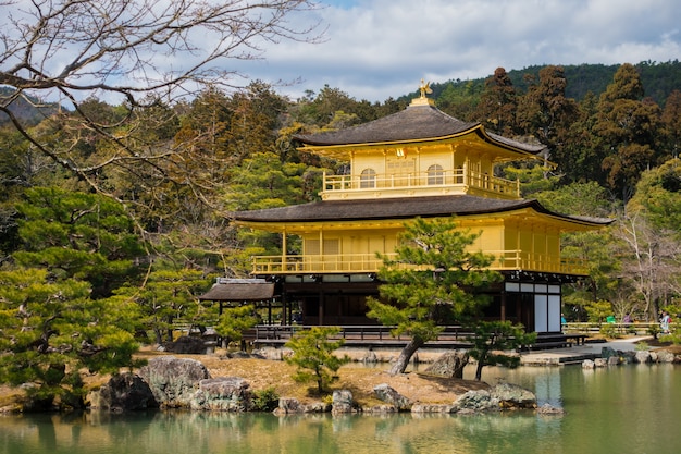 Temple Kinkaku-ji, le pavillon d&#39;or, un temple bouddhiste zen à Kyoto, Japon