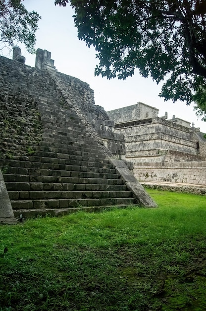 Temple kukulkan à chichen itza mieux connu sous le nom de pyramide kukulkan au yucatan mexique