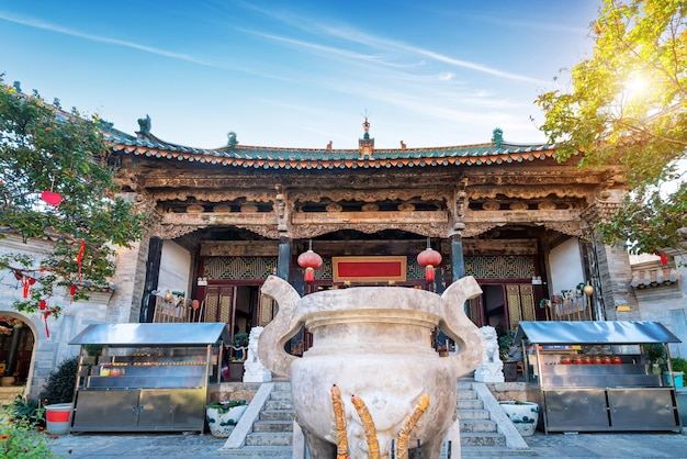 Le Temple légal est situé dans l'ancienne ville de Guandu dans la banlieue sud-est de Kunming Yu
