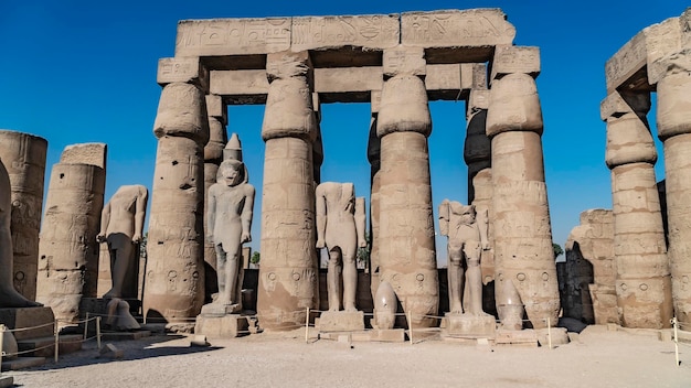 Temple de Louxor à Louxor Egypte Le temple de Louxor est un grand complexe de temples égyptiens antiques