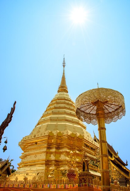 Un temple d'or en Thaïlande