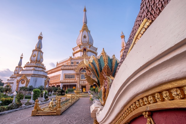 Temple Phra Maha Chedi Chai Mongkol, Temple Public Et Célèbre, Roi Et Thaïlande