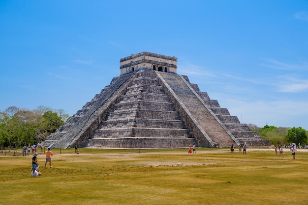 Temple Pyramide de Kukulcan El Castillo Chichen Itza Yucatan Mexique civilisation Maya