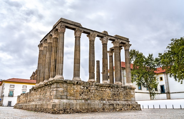 Le Temple Romain D'evora Au Portugal