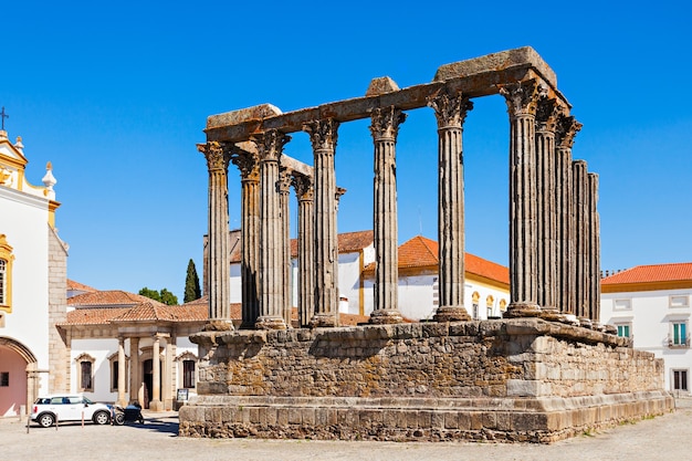 Le temple romain d'Evora (Templo romano de Evora), également appelé Templo de Diana est un ancien temple de la ville portugaise d'Evora