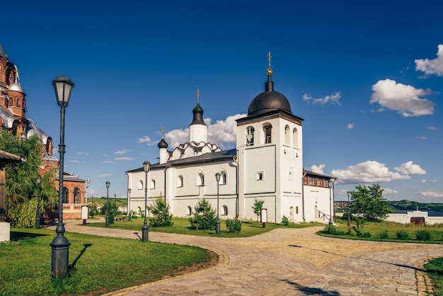 Temple de Saint Serge de Radonezh sur l'île de Sviyazhsk en Russie.