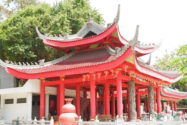 Temple Sampoong Un temple historique à l'architecture traditionnelle chinoise et javanaise