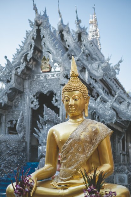 Temple thaïlandais. célèbre temple de marbre chiangmai thaïlande art thaï