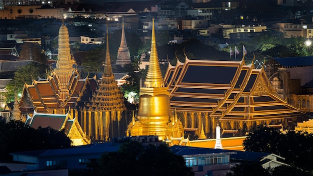 Temple thaïlandais la nuit