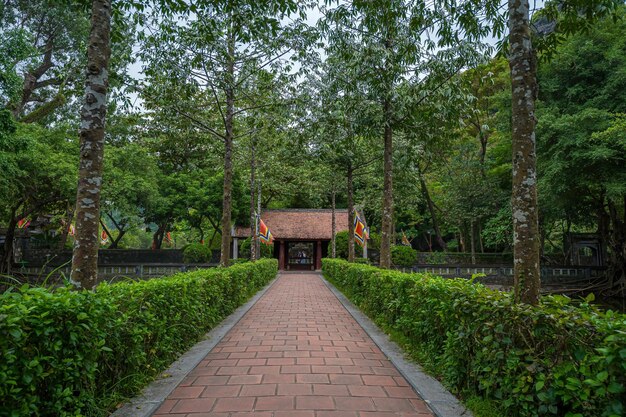 Photo les temples de lu hoa, l'ancienne capitale du vietnam au 10e et 11e siècle.