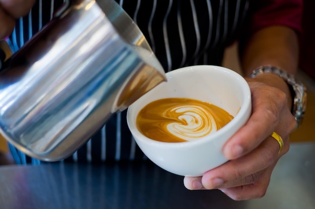 temps de détente au café latte art chaud