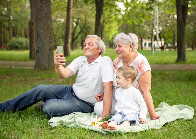 Temps en famille dans le parc