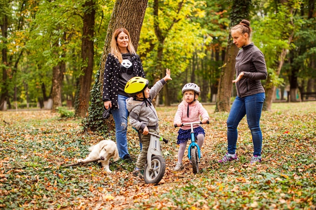 Photo temps libre en forêt pendant la pandémie