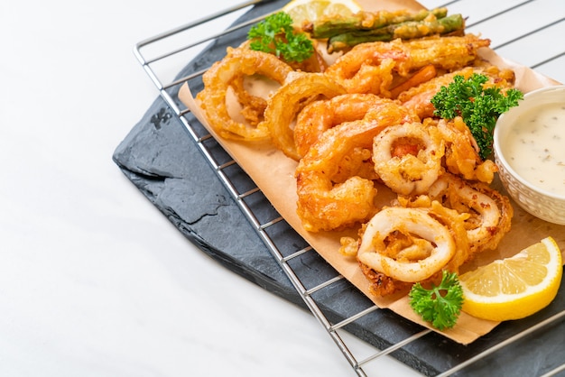 tempura mixte frit avec sauce