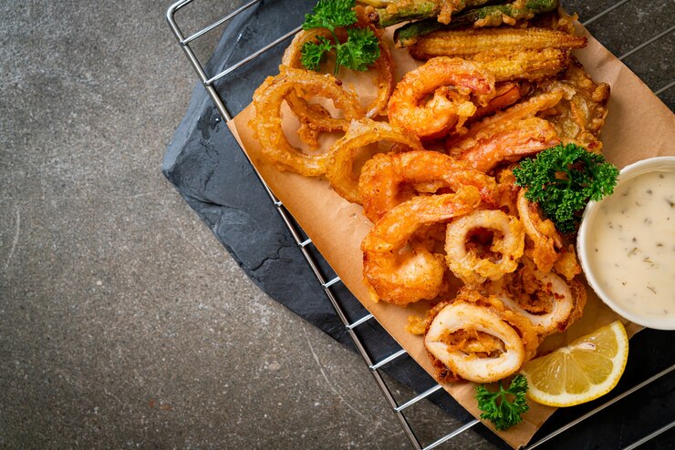 Photo tempura mixte frit avec sauce