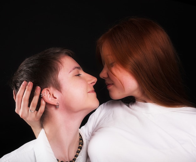 Tendresse, deux filles amoureuses