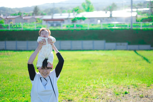 tenir un bébé