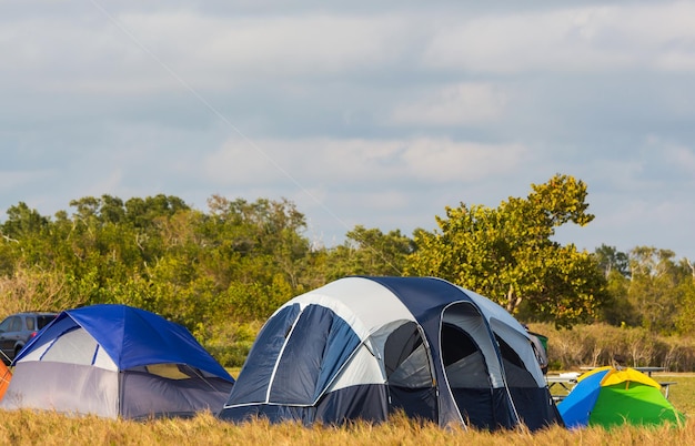 Tente dans le camping