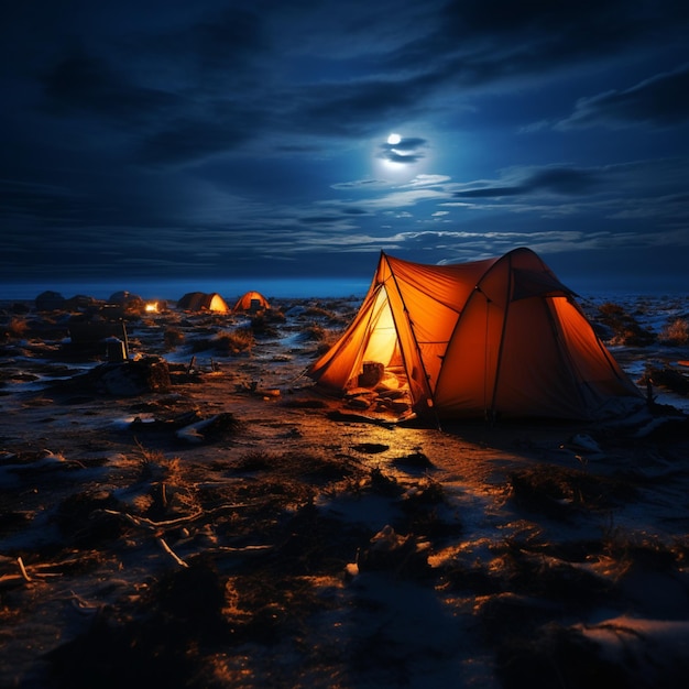 La tente fournit un abri alors que l'obscurité couvre le monde endormi.